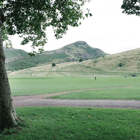 Beautiful City Centre Apartment - Holyrood Park Edimburgo Exterior foto