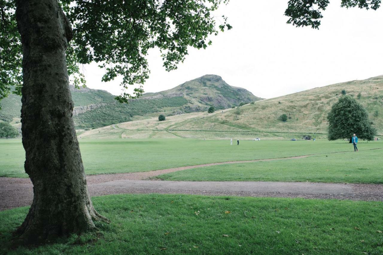 Beautiful City Centre Apartment - Holyrood Park Edimburgo Exterior foto